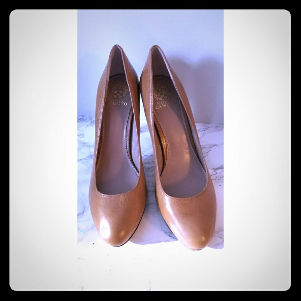 Vince Camuto tan nude leather platform heel 10